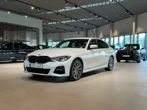 BMW 3 Series 330e 2021