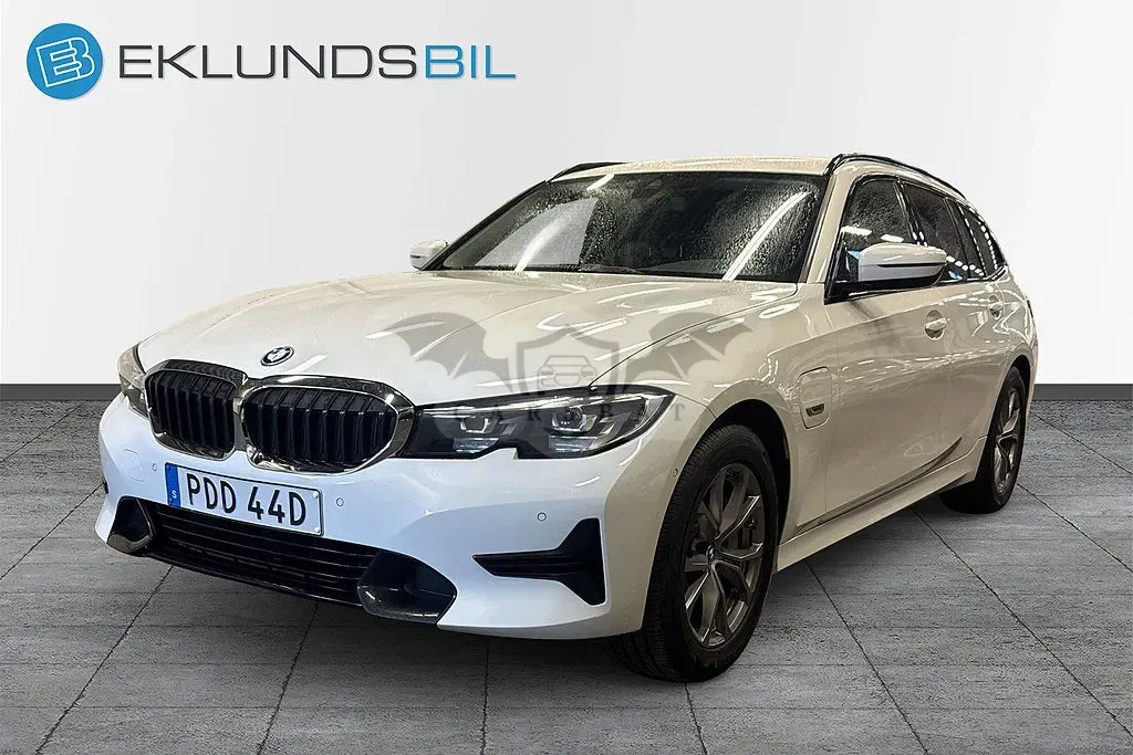 BMW 3 Series 330e 2022