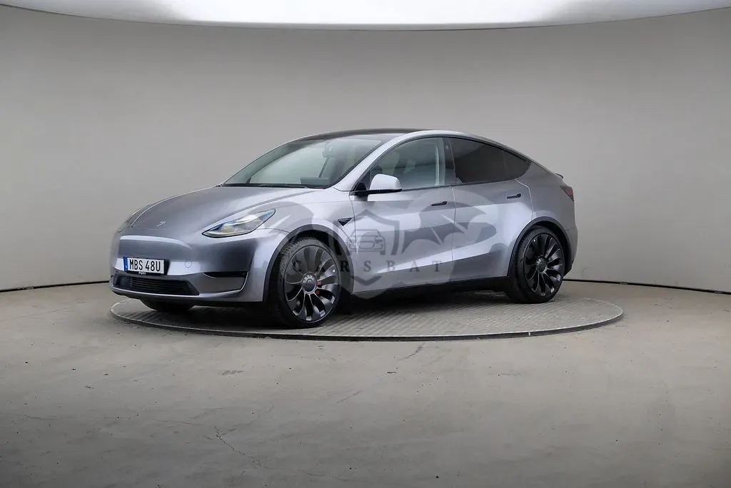 Tesla Model Y 2024