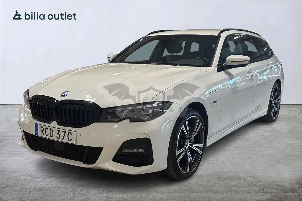 BMW 3 Series 330e 2022