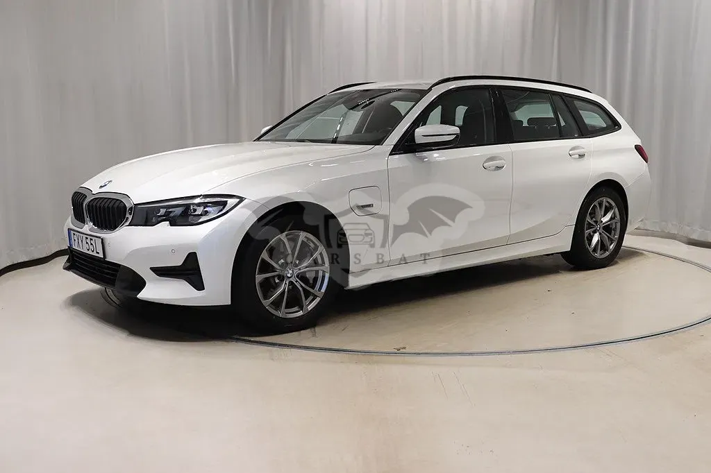 BMW 3 Series 330e 2022