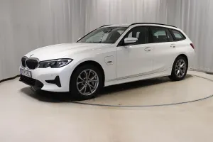 BMW 3 Series 330e 2022