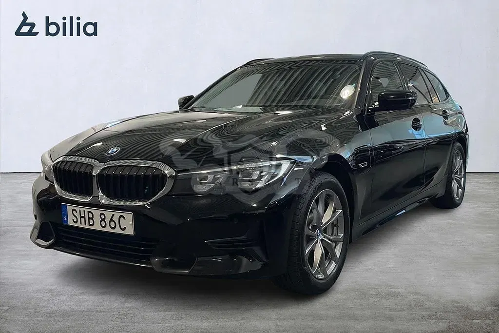 BMW 3 Series 330e 2022