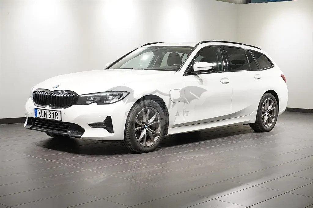 BMW 3 Series 330e 2021