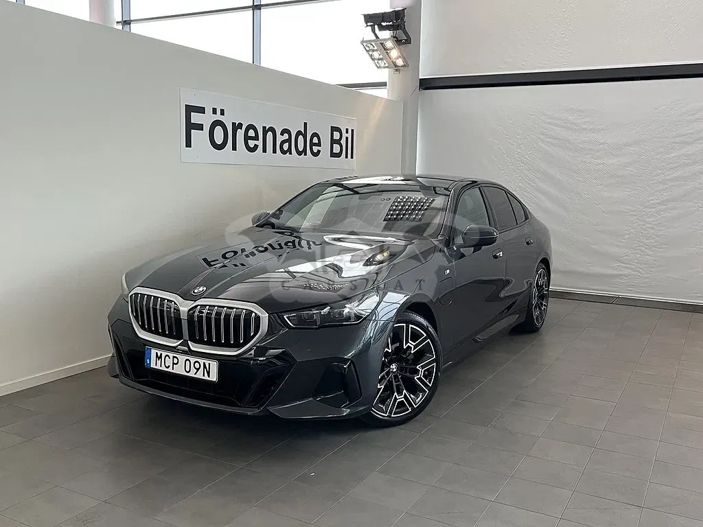 BMW 5 Series 530e 2025
