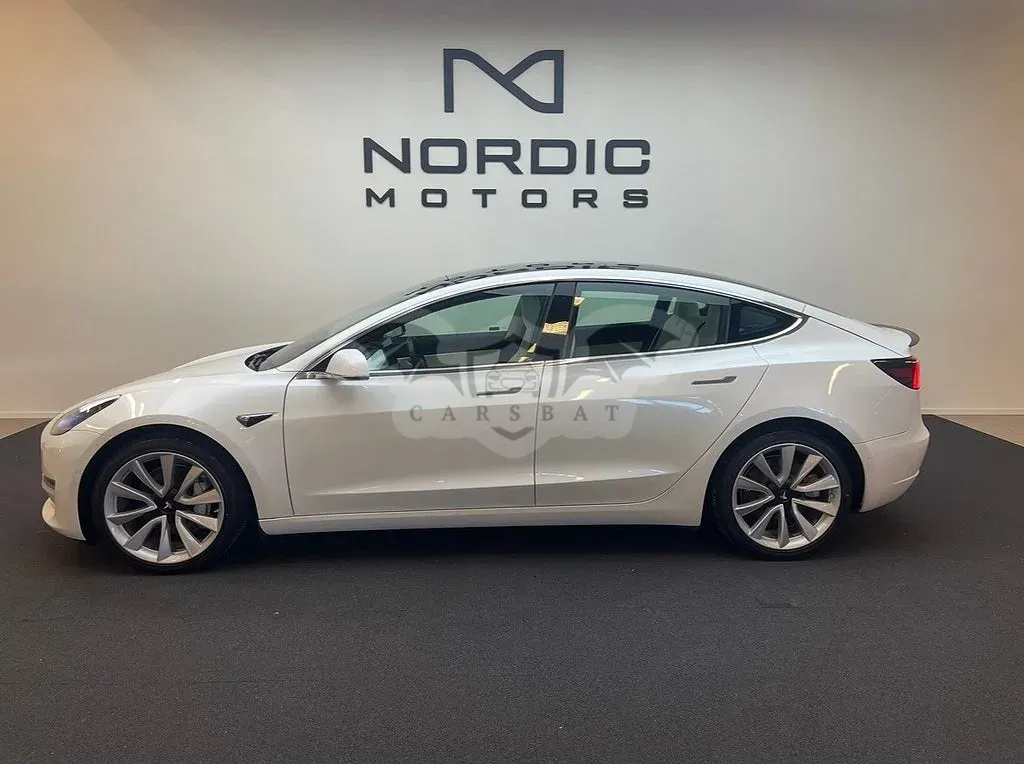 Tesla Model 3 2020