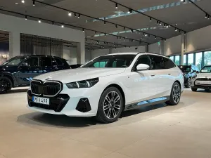 BMW 5 Series 530e 2025