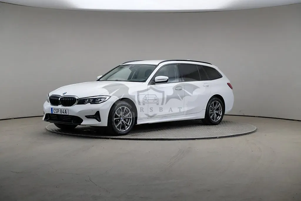 BMW 3 Series 330e 2021