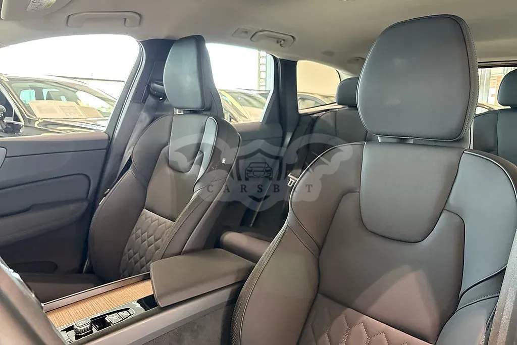 Volvo XC60 2025