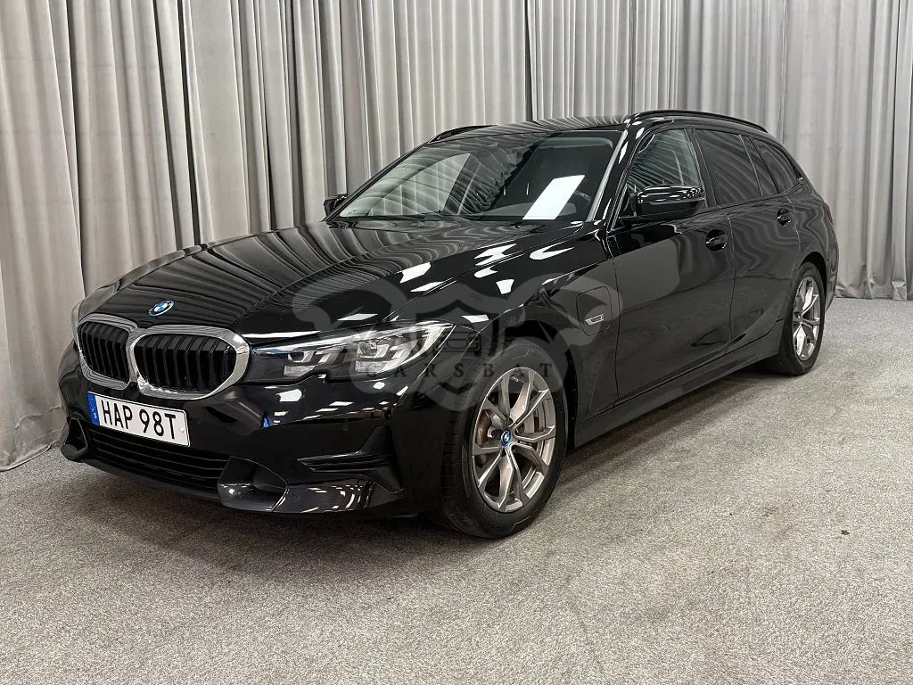 BMW 3 Series 330e 2022