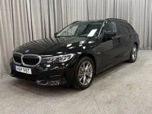 BMW 3 Series 330e 2022