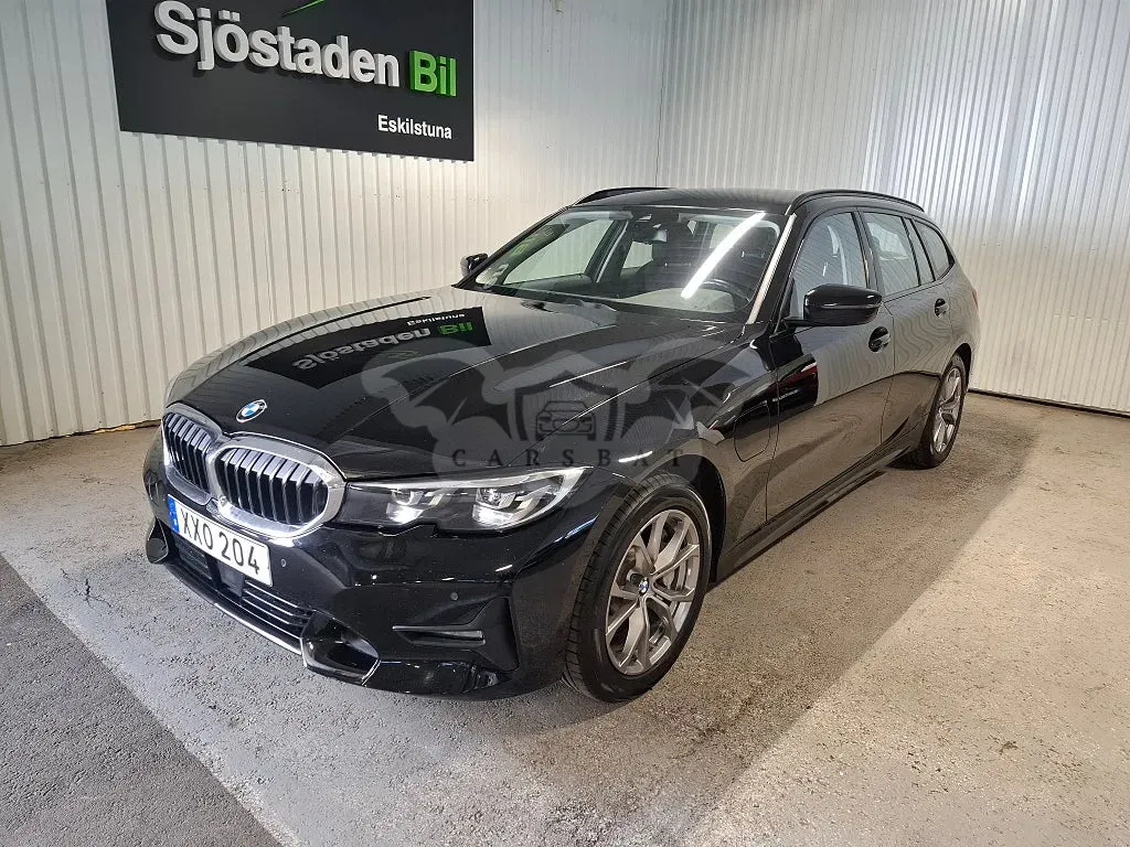 BMW 3 Series 330e 2021