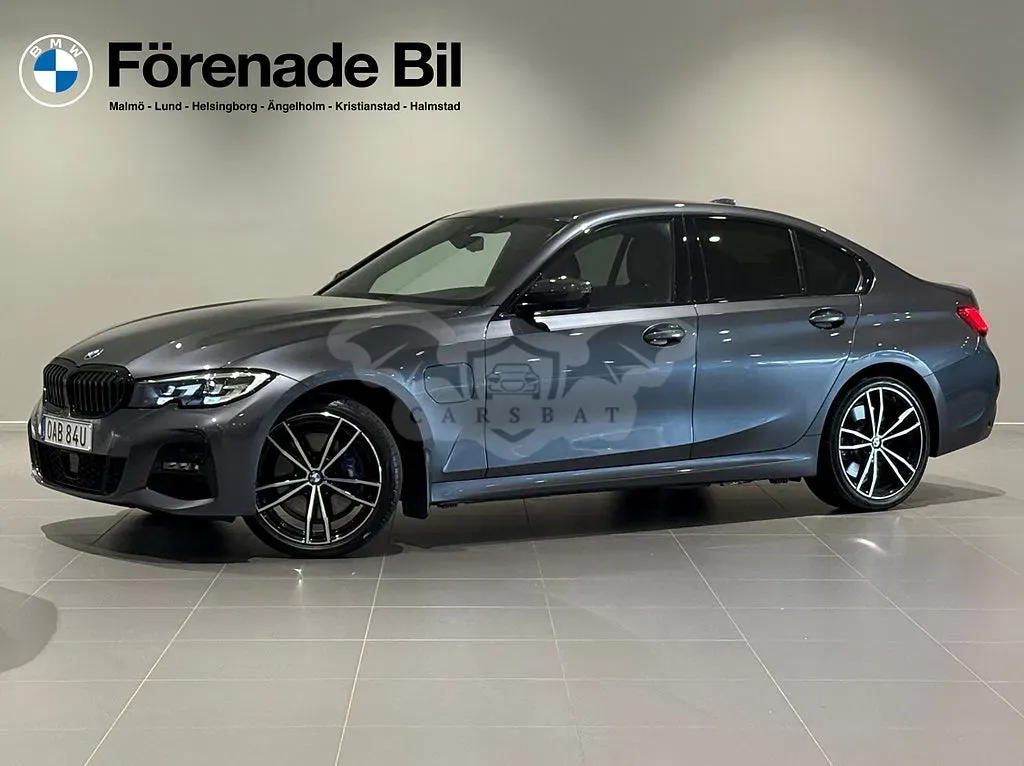 BMW 3 Series 330e 2021