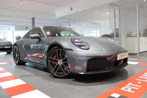 Porsche 911 2025