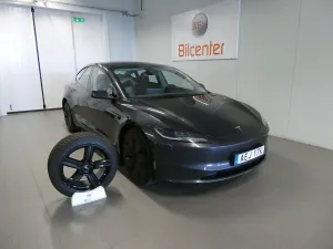 Tesla Model 3 2024