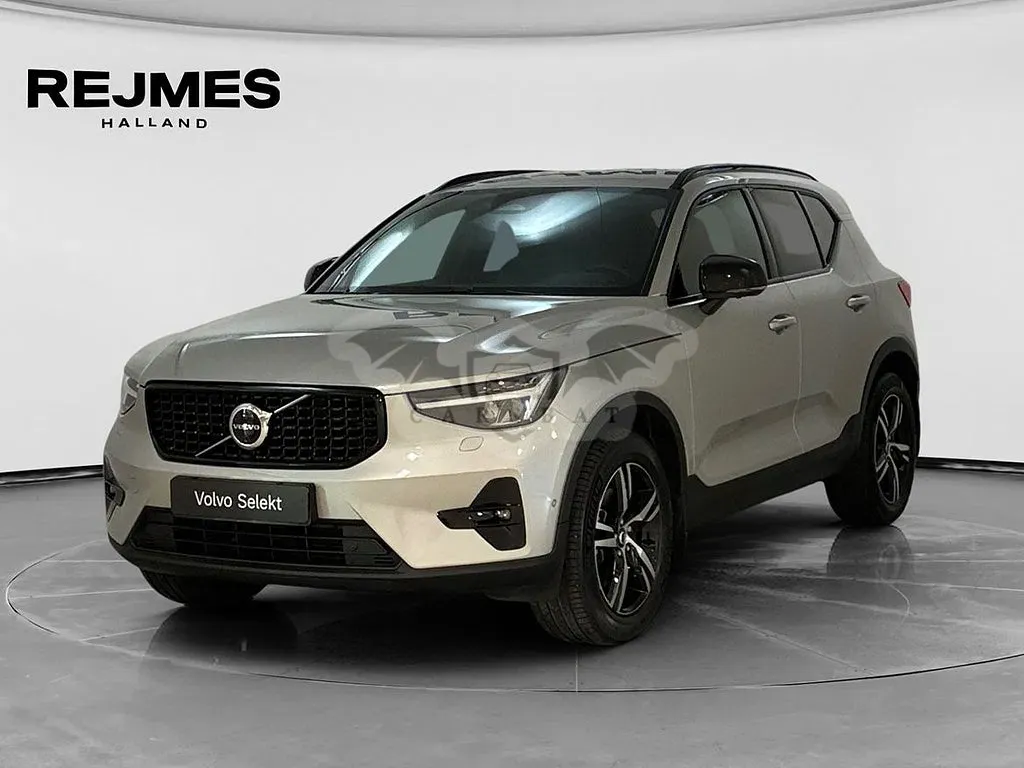 Volvo XC40 2025