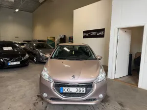 Peugeot 208 2012