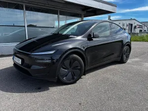 Tesla Model Y 2025