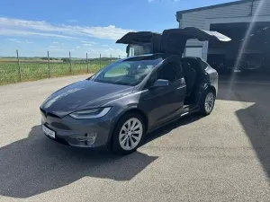 Tesla Model X 2021