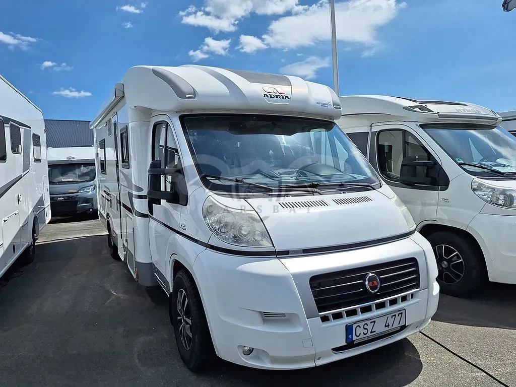Adria coral s 680 st dubbelbädd, solcell, 5'e stol 2011
