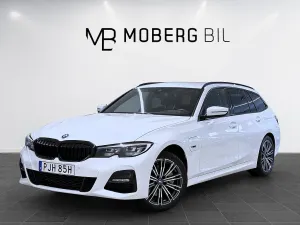 BMW 3 Series 330e 2022