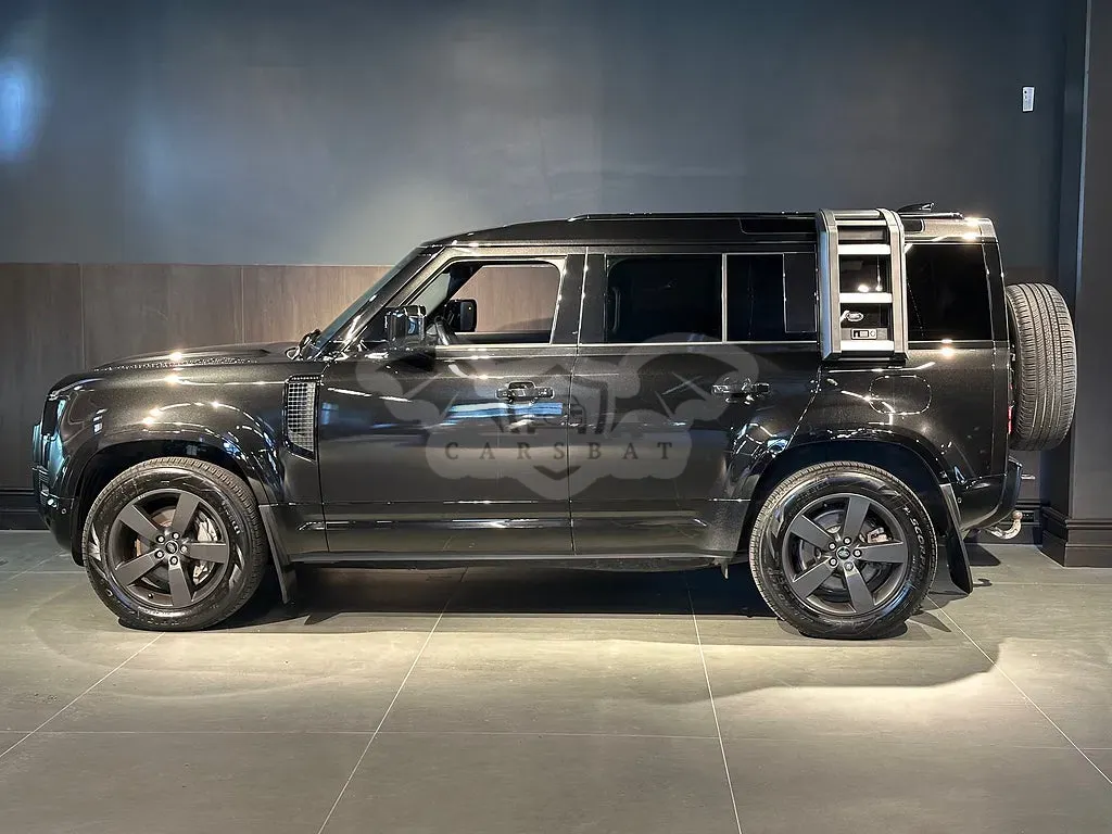 Land Rover Defender 2024