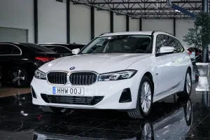 BMW 3 Series 330e 2022