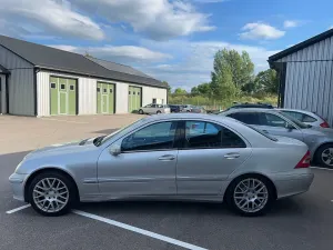 Mercedes-Benz C 2004