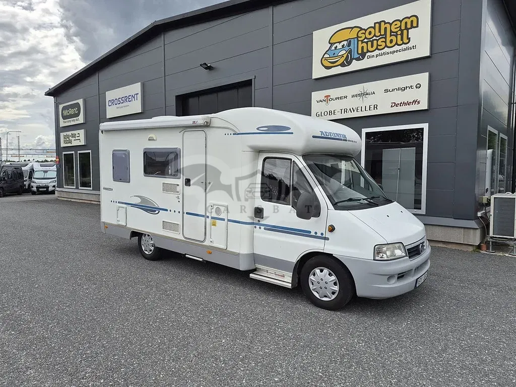 Adria tik 573 ds 6 sittplatser, 4 sovplatser, ac i bodelen, dragkrok 2005