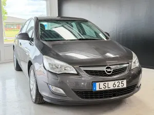 Opel Astra 2011
