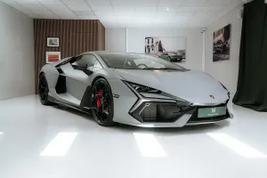 Lamborghini Revuelto 2024