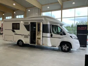 Adria matrix plus 670 slt /alde/taksäng/automat 160hk/ugn/solcell/badr 2021
