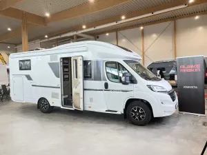Adria matrix plus 670 dl / taksäng / f2f / solcell / automat / ugn / c 2020