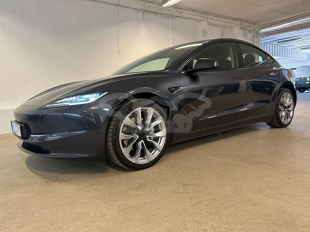 Tesla Model 3 2024