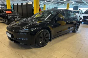 Tesla Model 3 2024