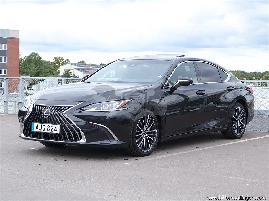 Lexus ES 2023