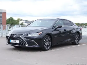 Lexus ES 2023
