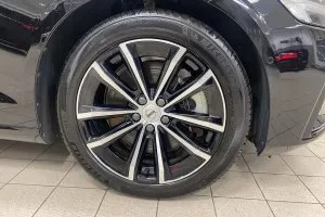 Volvo V60 2025