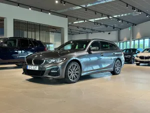 BMW 3 Series 330e 2022