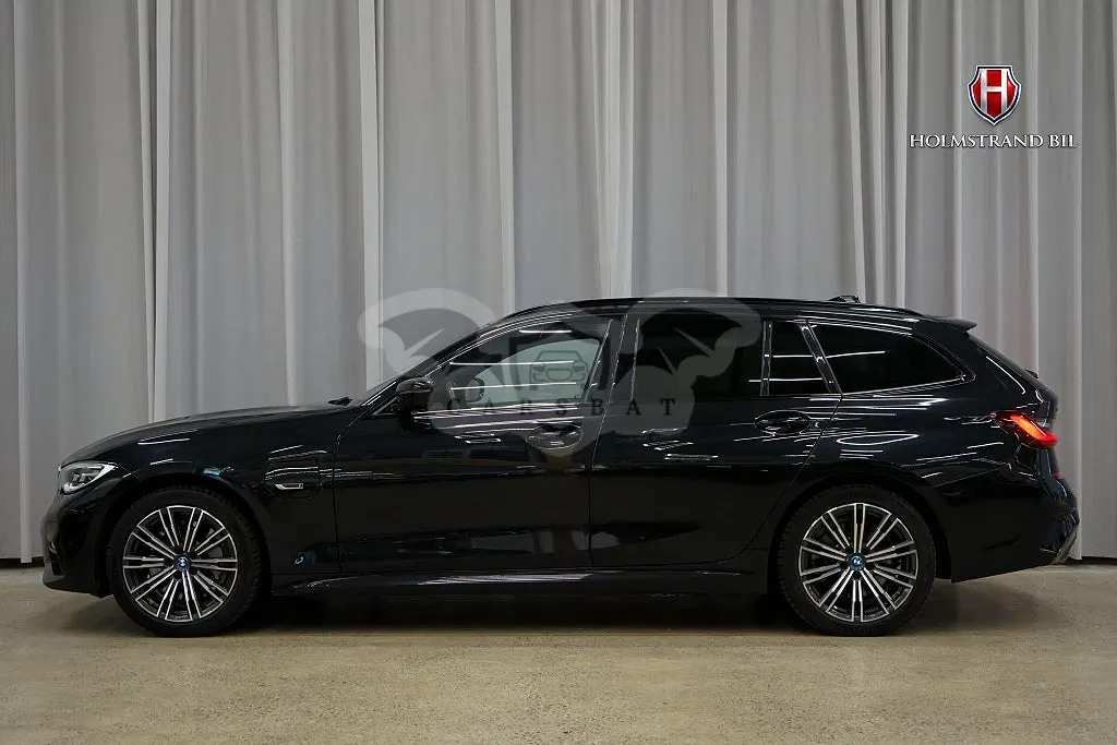 BMW 3 Series 330e 2022