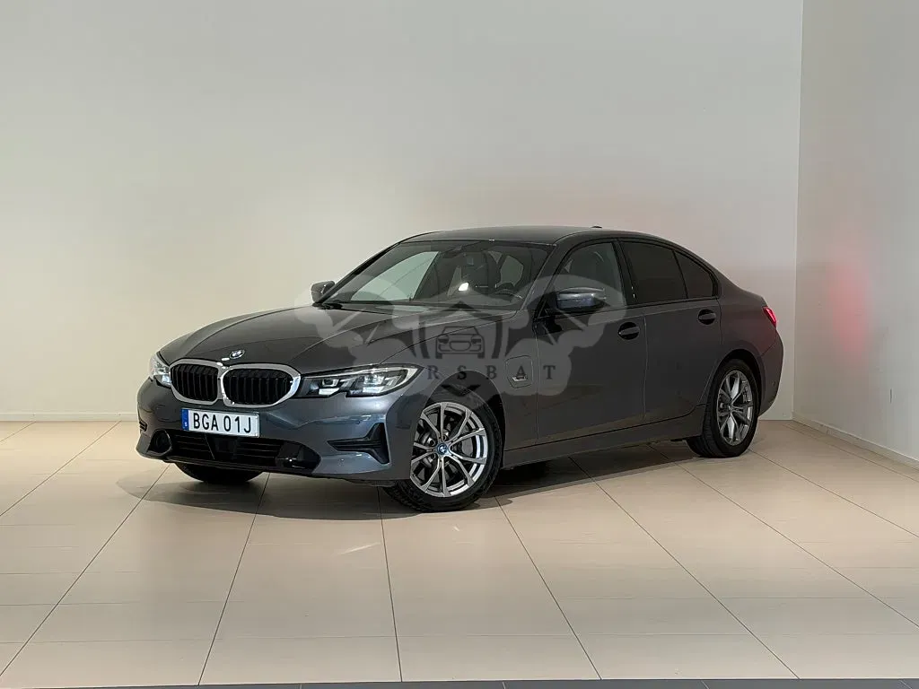 BMW 3 Series 330e 2022