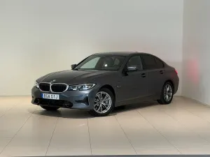 BMW 3 Series 330e 2022