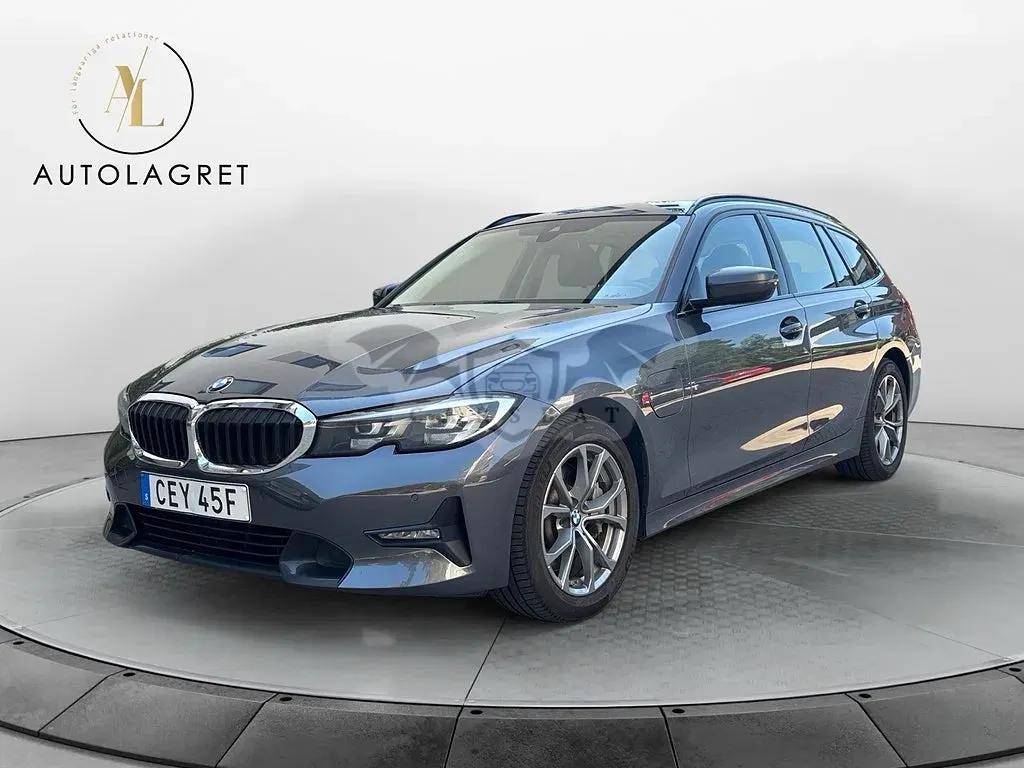 BMW 3 Series 330e 2021