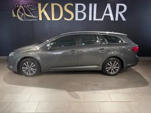 Toyota Avensis 2012
