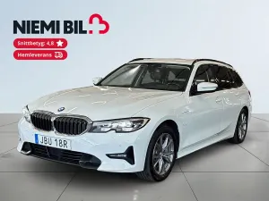 BMW 3 Series 330e 2021