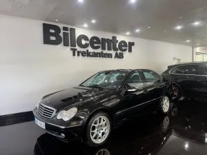 Mercedes-Benz C 2004