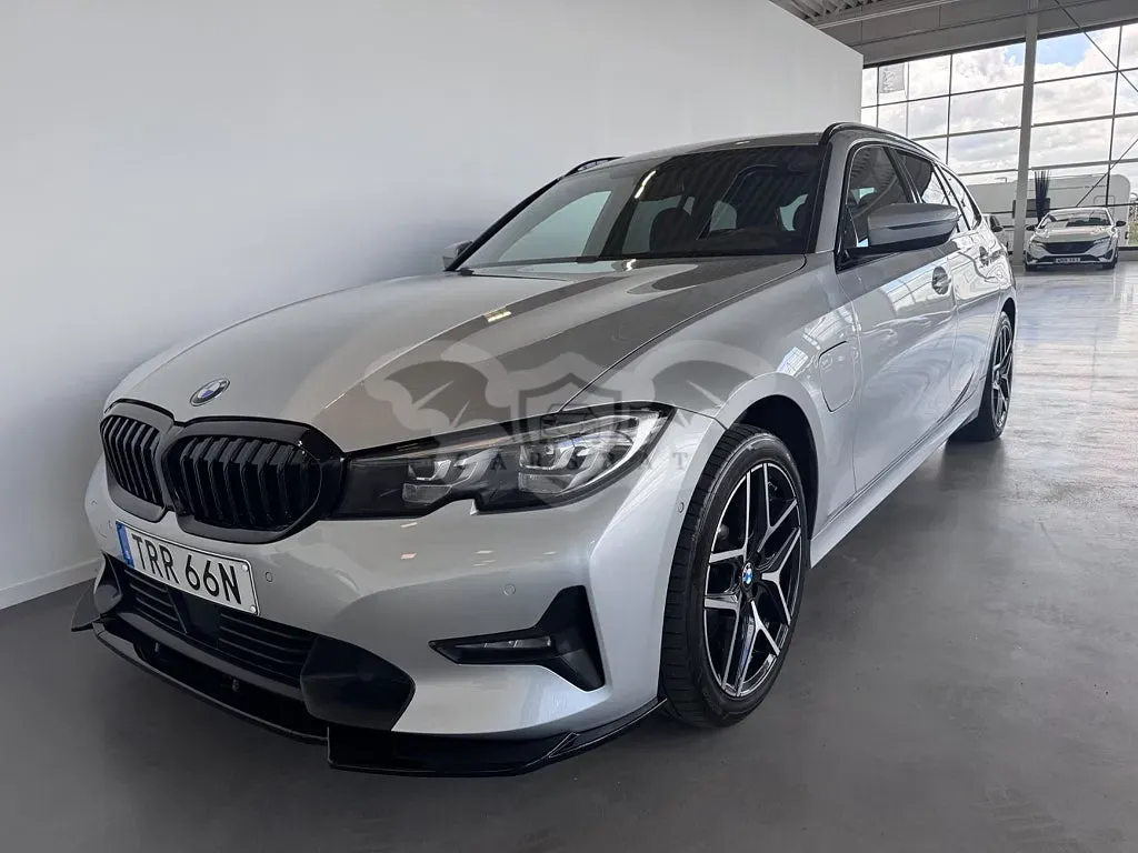 BMW 3 Series 330e 2021