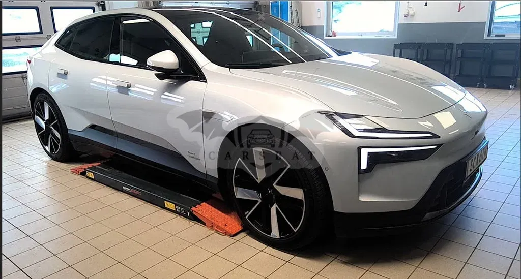 Polestar 4 2025