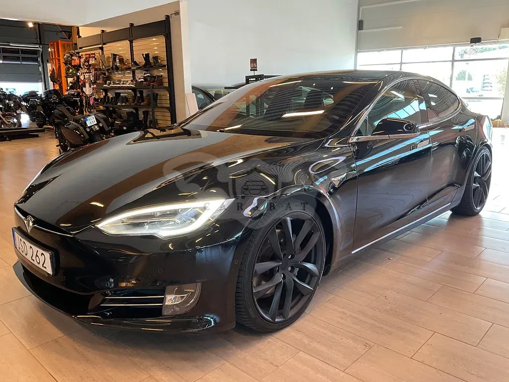 Tesla Model S 2018