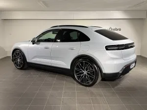 Porsche Macan 2025